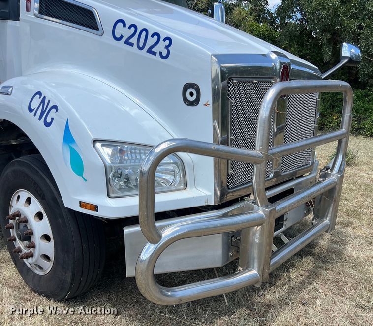 image for item EJ2905 2020 Kenworth T880 semi truck