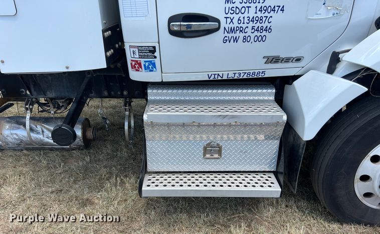 image for item EJ2905 2020 Kenworth T880 semi truck
