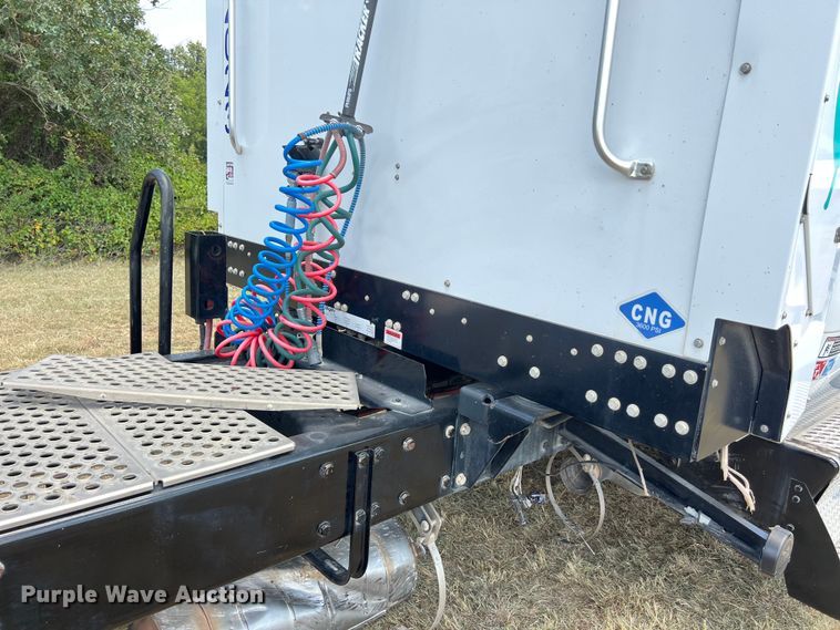 image for item EJ2905 2020 Kenworth T880 semi truck