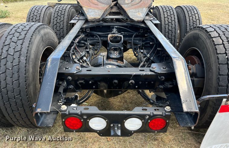 image for item EJ2905 2020 Kenworth T880 semi truck