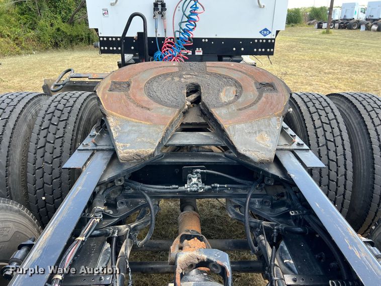 image for item EJ2905 2020 Kenworth T880 semi truck