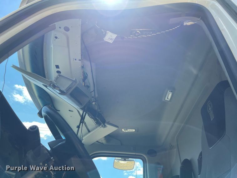 image for item EJ2905 2020 Kenworth T880 semi truck