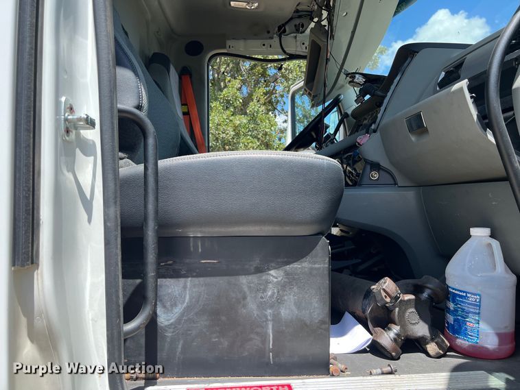 image for item EJ2905 2020 Kenworth T880 semi truck