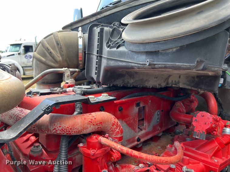 image for item EJ2905 2020 Kenworth T880 semi truck