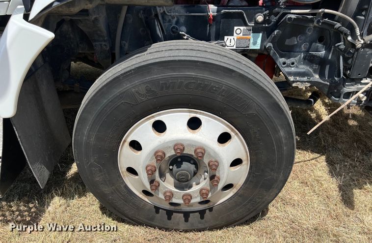 image for item EJ2905 2020 Kenworth T880 semi truck