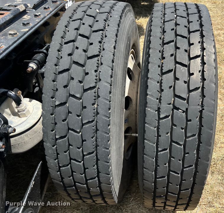 image for item EJ2905 2020 Kenworth T880 semi truck