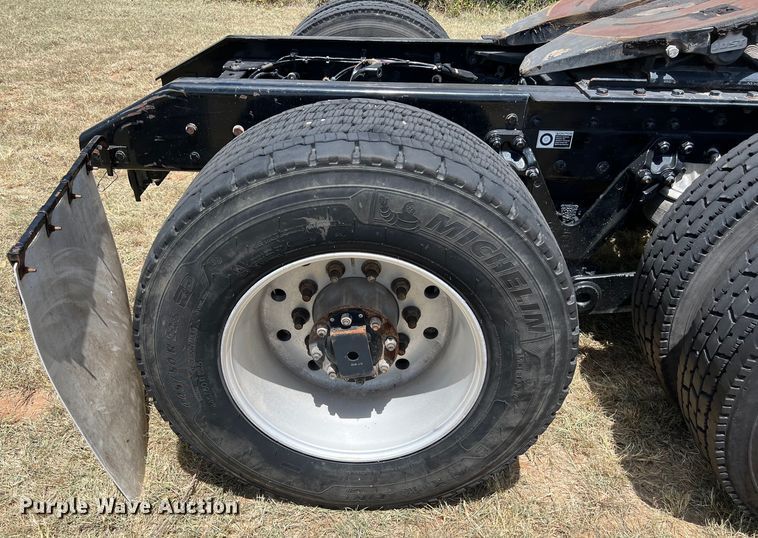 image for item EJ2905 2020 Kenworth T880 semi truck