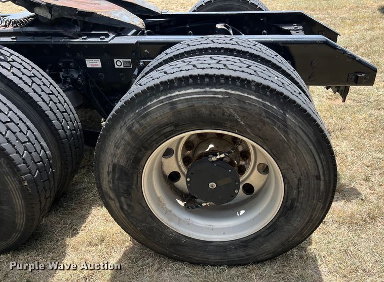 image for item EJ2905 2020 Kenworth T880 semi truck