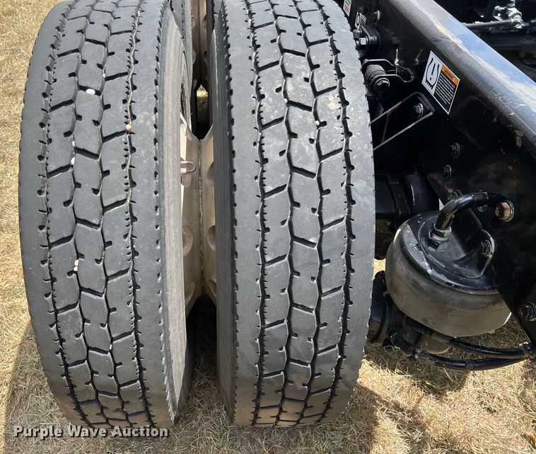 image for item EJ2905 2020 Kenworth T880 semi truck