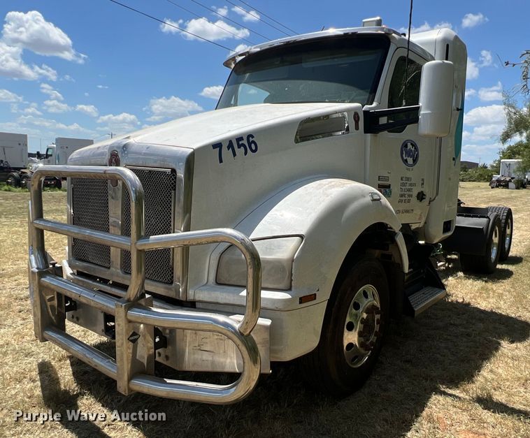 image for item EJ2906 2016 Kenworth T880 semi truck