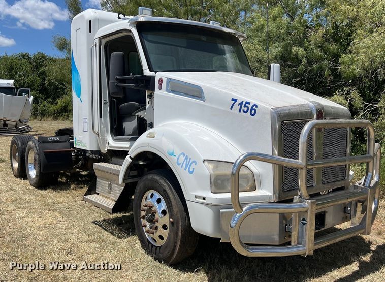 image for item EJ2906 2016 Kenworth T880 semi truck