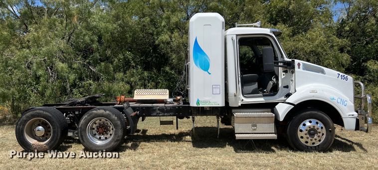 image for item EJ2906 2016 Kenworth T880 semi truck