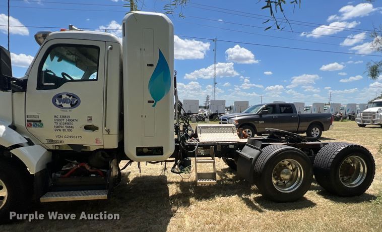 image for item EJ2906 2016 Kenworth T880 semi truck