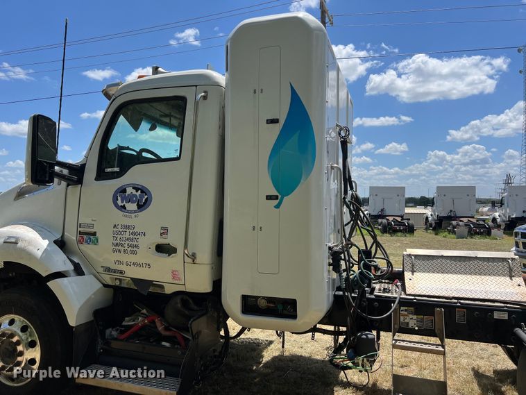 image for item EJ2906 2016 Kenworth T880 semi truck