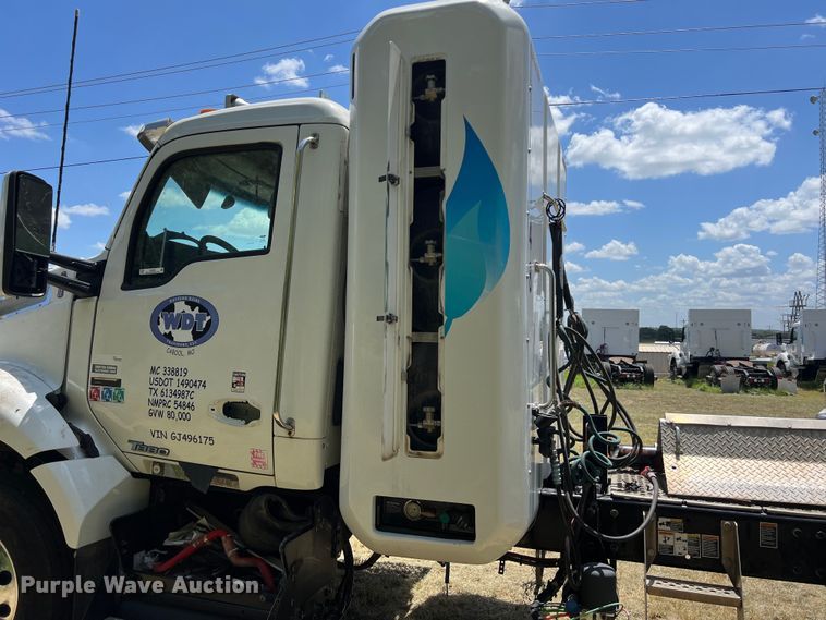 image for item EJ2906 2016 Kenworth T880 semi truck