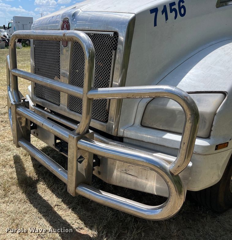 image for item EJ2906 2016 Kenworth T880 semi truck