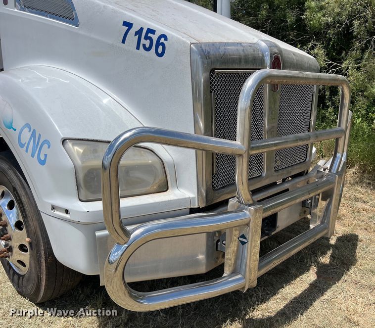 image for item EJ2906 2016 Kenworth T880 semi truck
