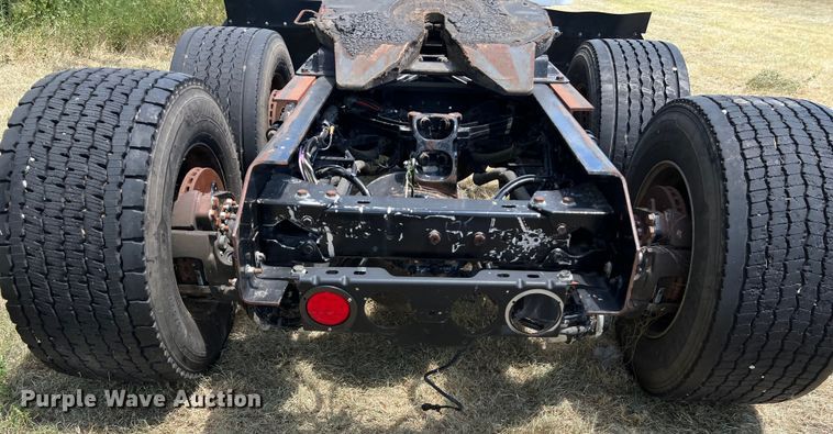 image for item EJ2906 2016 Kenworth T880 semi truck