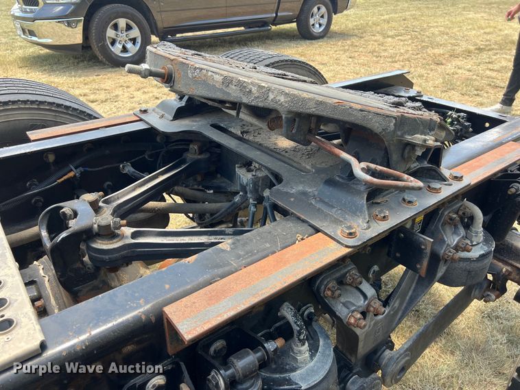 image for item EJ2906 2016 Kenworth T880 semi truck