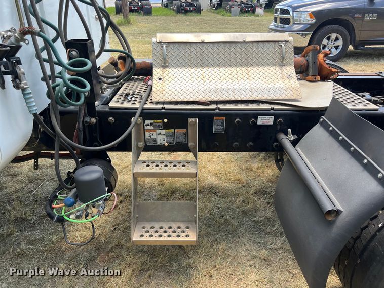 image for item EJ2906 2016 Kenworth T880 semi truck