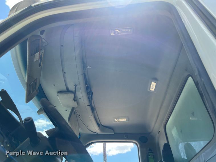 image for item EJ2906 2016 Kenworth T880 semi truck