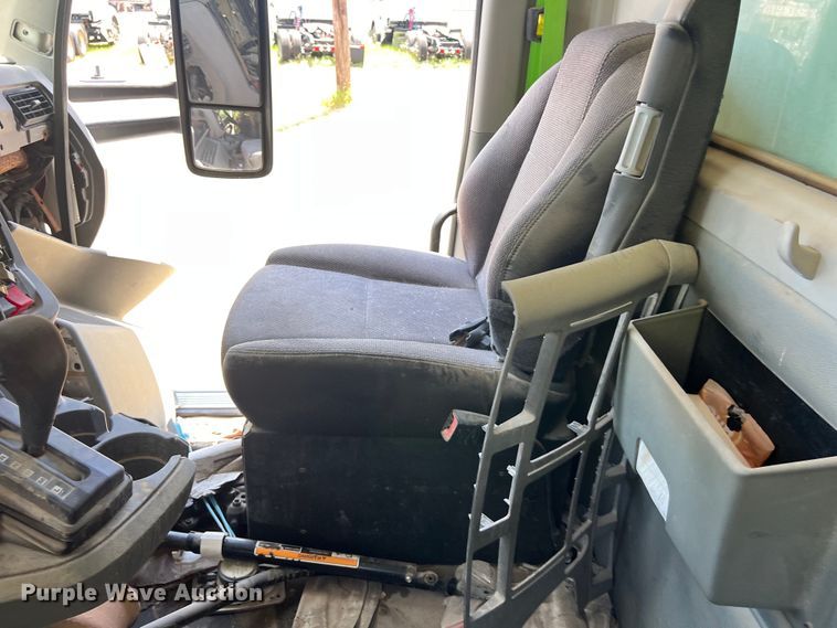 image for item EJ2906 2016 Kenworth T880 semi truck