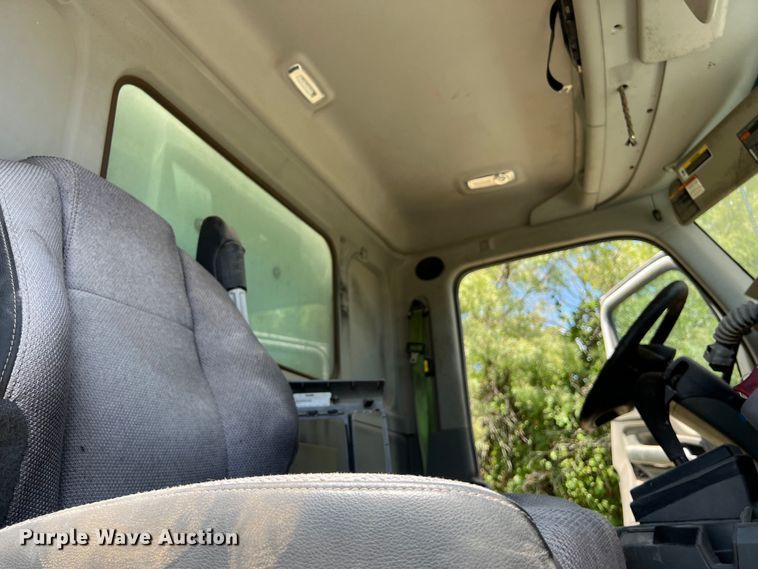 image for item EJ2906 2016 Kenworth T880 semi truck