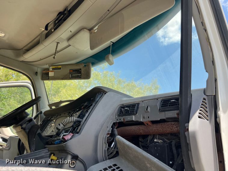 image for item EJ2906 2016 Kenworth T880 semi truck