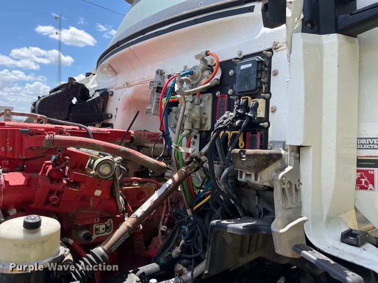 image for item EJ2906 2016 Kenworth T880 semi truck