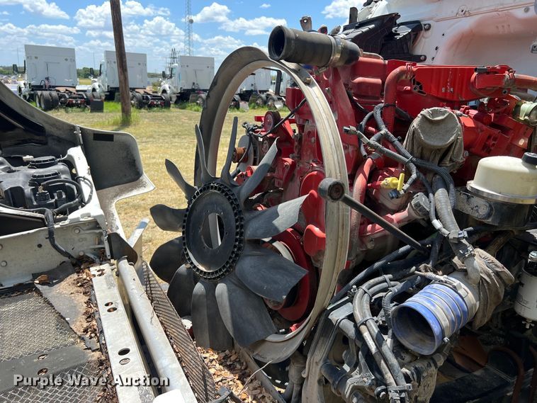 image for item EJ2906 2016 Kenworth T880 semi truck