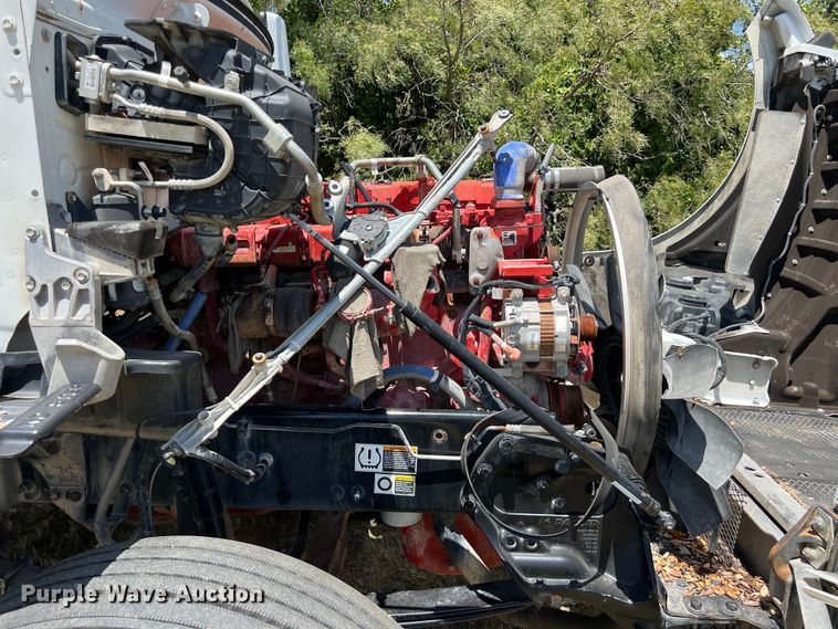 image for item EJ2906 2016 Kenworth T880 semi truck