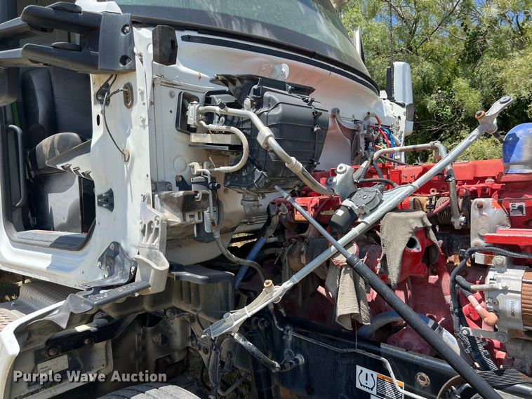 image for item EJ2906 2016 Kenworth T880 semi truck