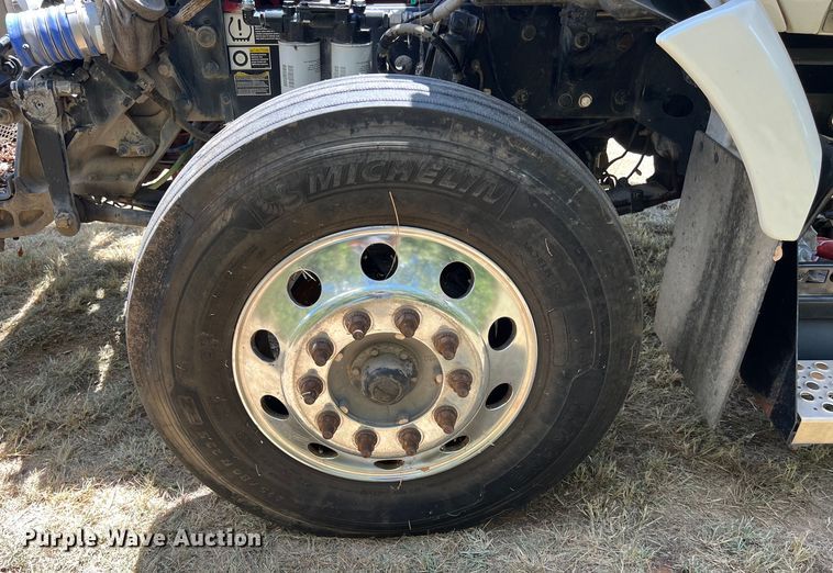 image for item EJ2906 2016 Kenworth T880 semi truck