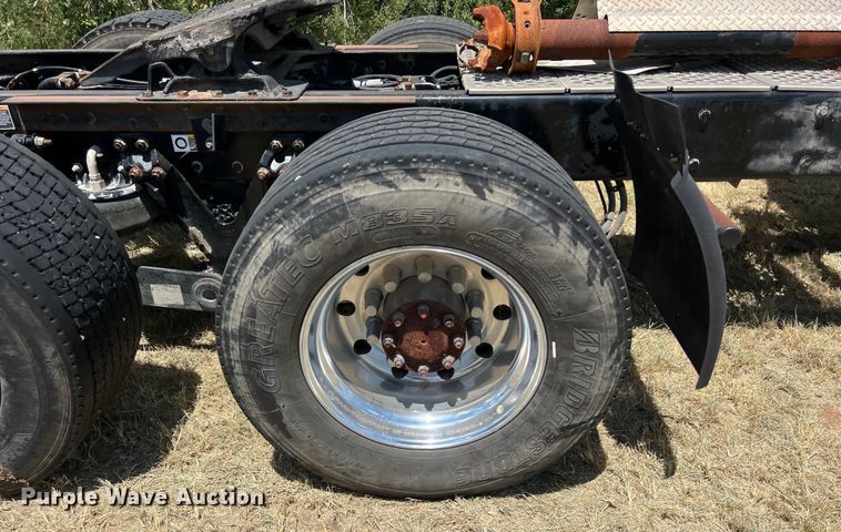 image for item EJ2906 2016 Kenworth T880 semi truck