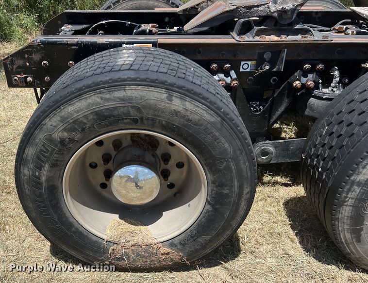 image for item EJ2906 2016 Kenworth T880 semi truck