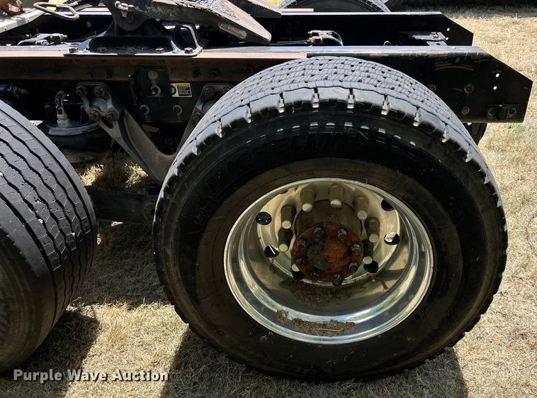 image for item EJ2906 2016 Kenworth T880 semi truck