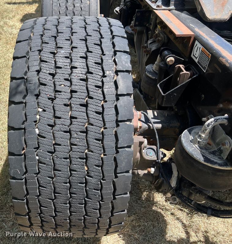 image for item EJ2906 2016 Kenworth T880 semi truck