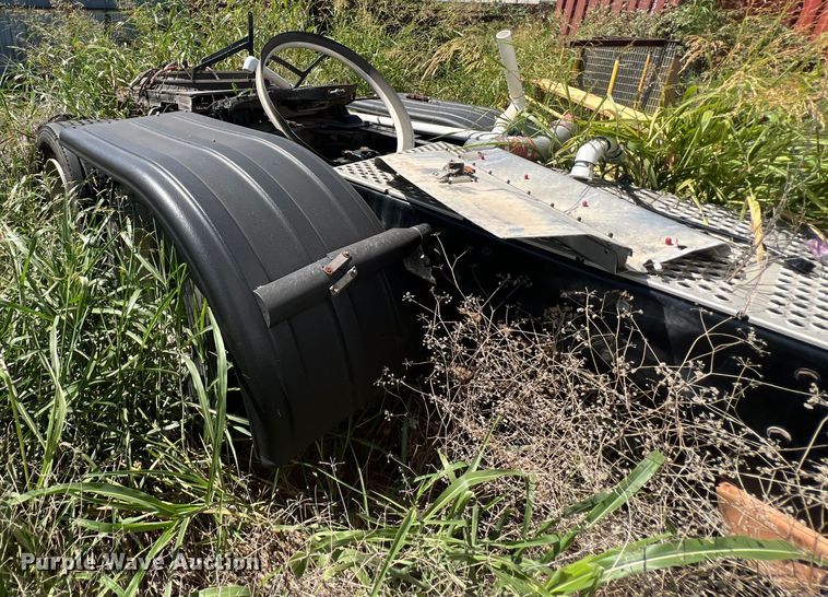 image for item EJ2909 2016 Kenworth  T880 semi truck