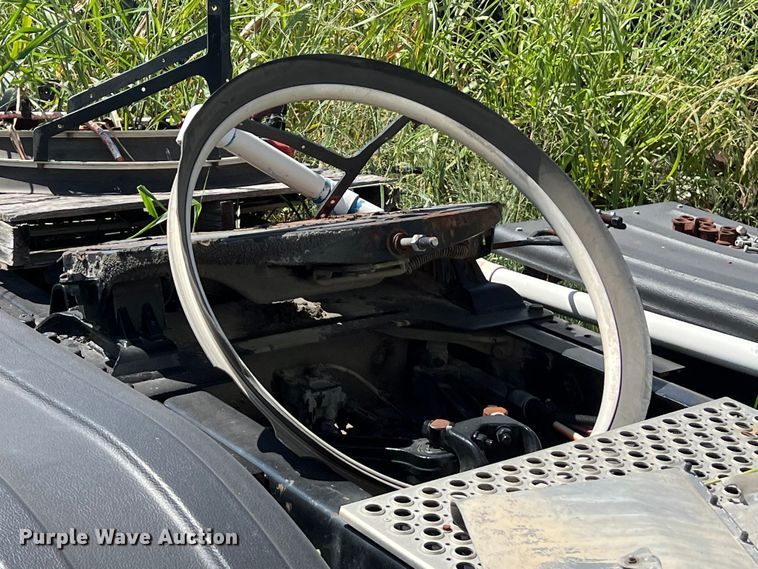 image for item EJ2909 2016 Kenworth  T880 semi truck