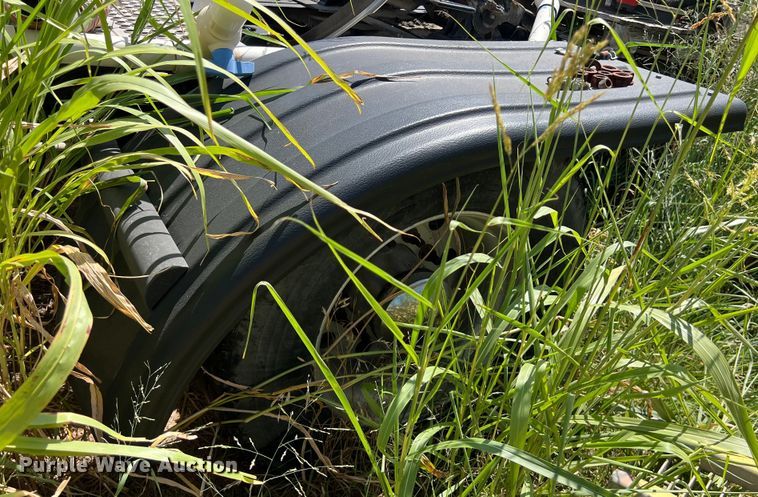 image for item EJ2909 2016 Kenworth  T880 semi truck