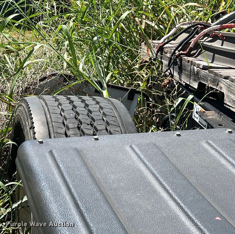 image for item EJ2909 2016 Kenworth  T880 semi truck