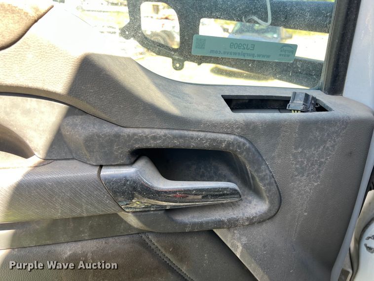 image for item EJ2909 2016 Kenworth  T880 semi truck