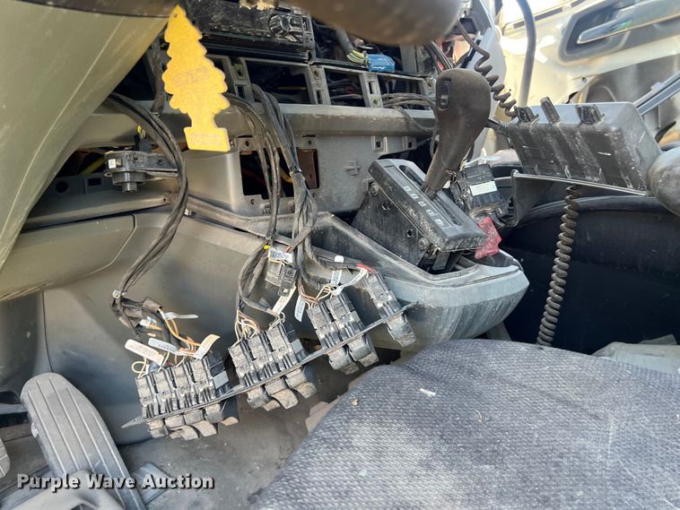 image for item EJ2909 2016 Kenworth  T880 semi truck