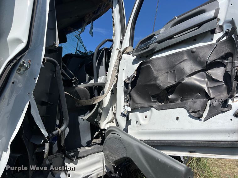 image for item EJ2909 2016 Kenworth  T880 semi truck