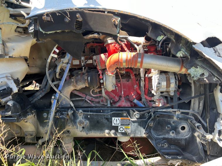 image for item EJ2909 2016 Kenworth  T880 semi truck