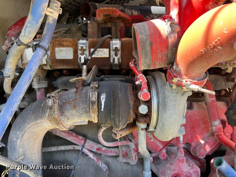 image for item EJ2909 2016 Kenworth  T880 semi truck