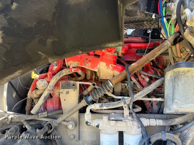 image for item EJ2909 2016 Kenworth  T880 semi truck