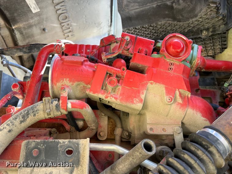 image for item EJ2909 2016 Kenworth  T880 semi truck