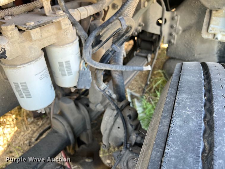 image for item EJ2909 2016 Kenworth  T880 semi truck