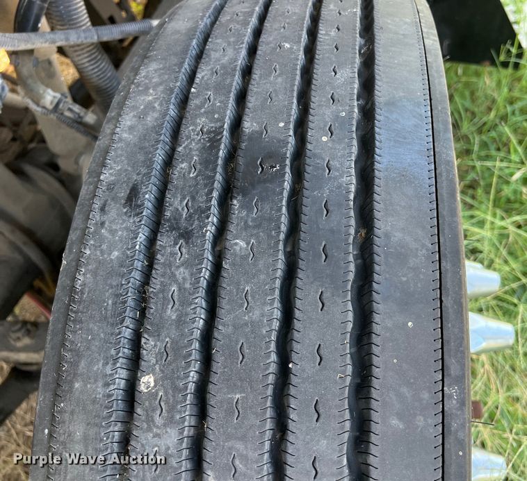 image for item EJ2909 2016 Kenworth  T880 semi truck